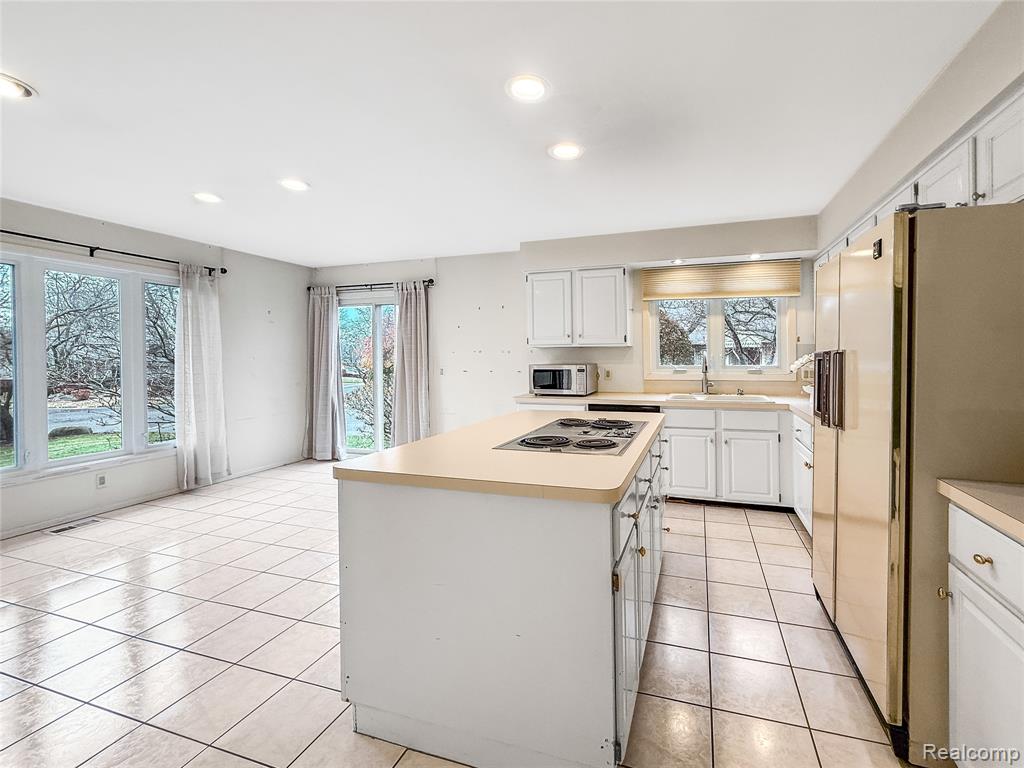 6953 Pebble Park Circle, 68, West Bloomfield, MI — Photo 11