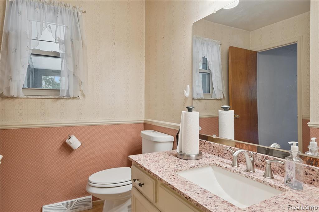 8812 Rio Vista Street, Green Oak, MI 48116 — Photo 17