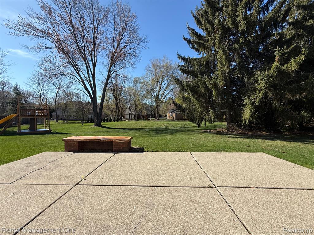 5326 FALMOUTH Drive, Troy, MI 48085 — Photo 2