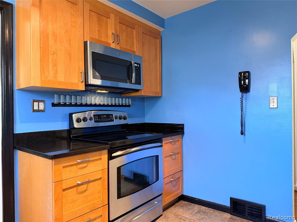 4164 Seminole Drive, Royal Oak, MI 48073 — Photo 10