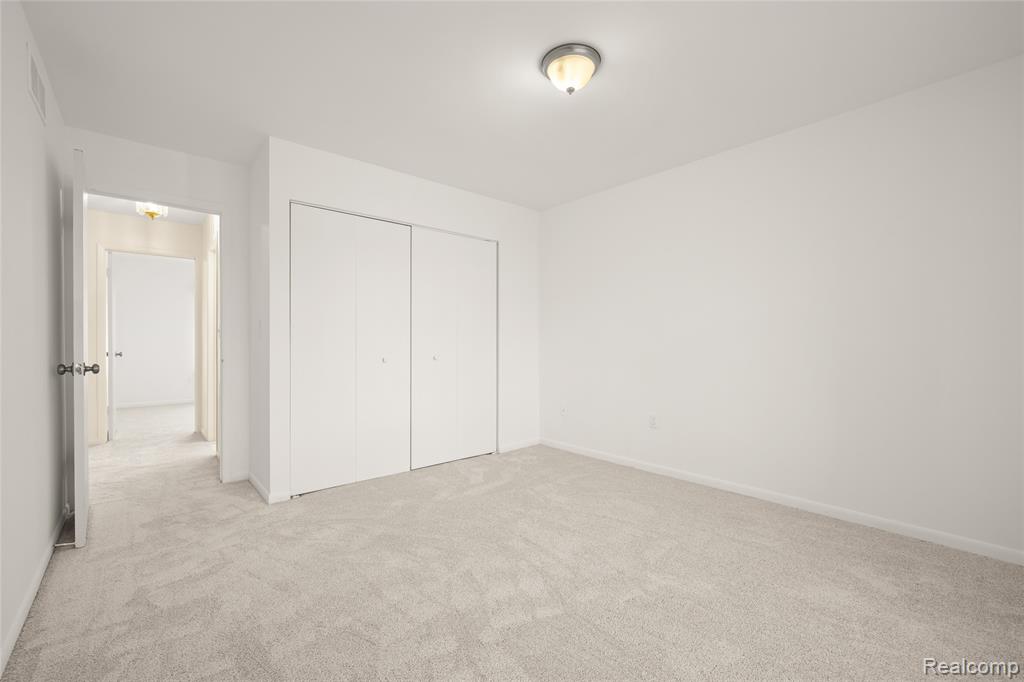 40661 Oakwood Drive, Novi, MI — Photo 16