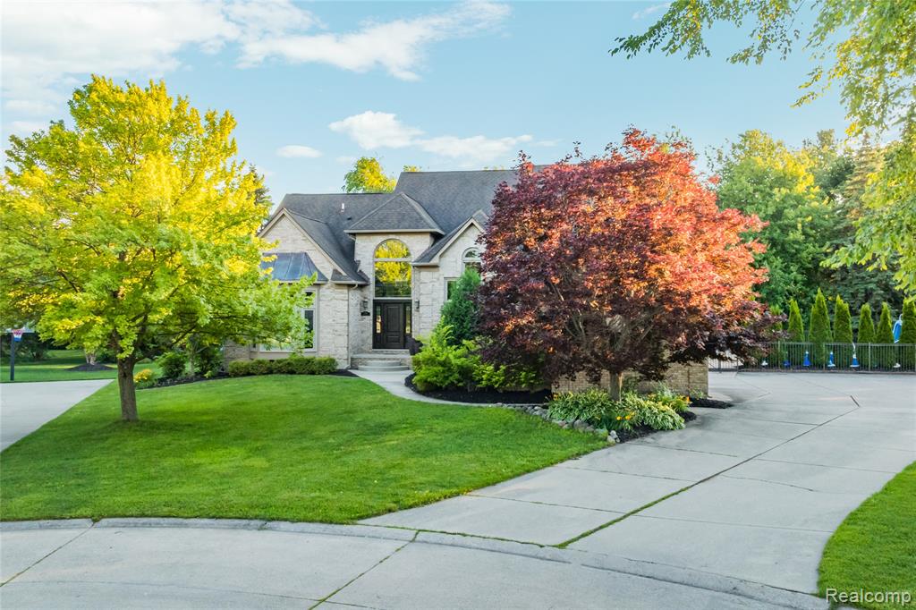 53961 Sutherland Court, Utica, MI 48316 — Photo 2