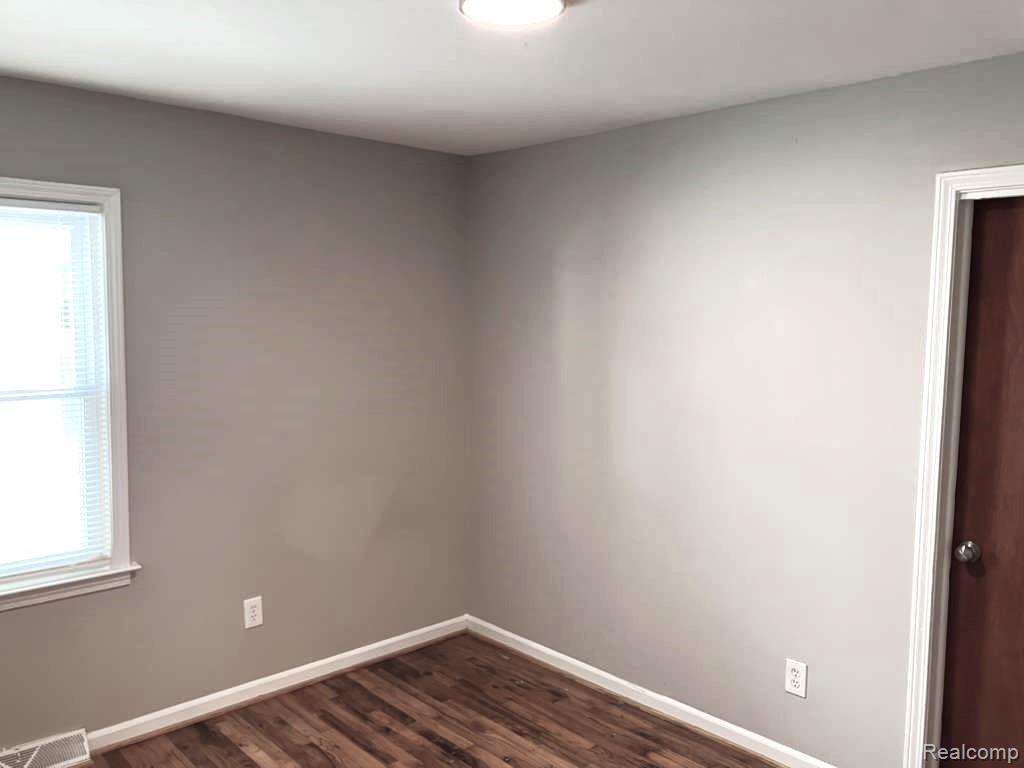 577 E HUDSON Avenue, Madison Heights, MI 48071 — Photo 15