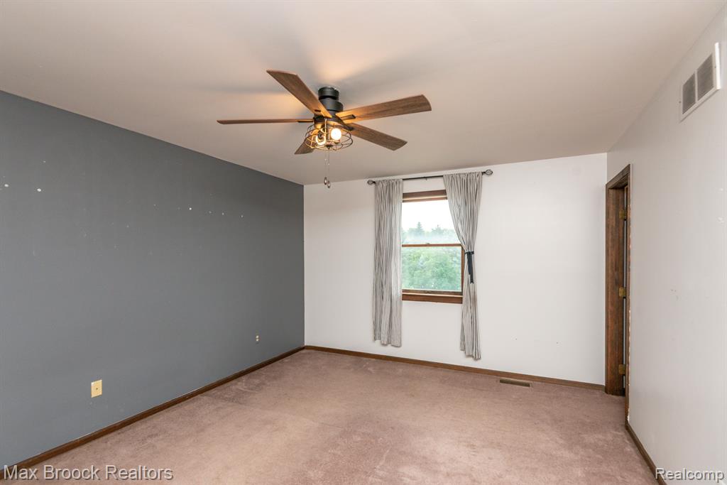54320 BELCREST Drive, Milford, MI 48381 — Photo 37