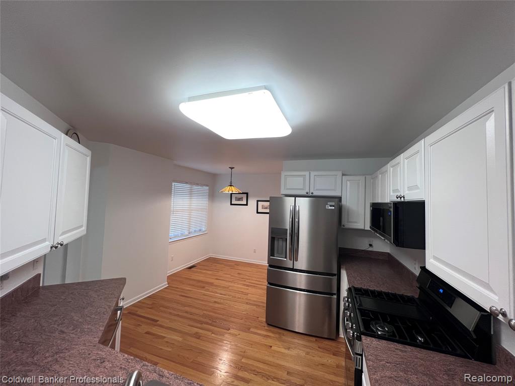654 Chestnut Drive, Wixom, MI 48393 — Photo 12