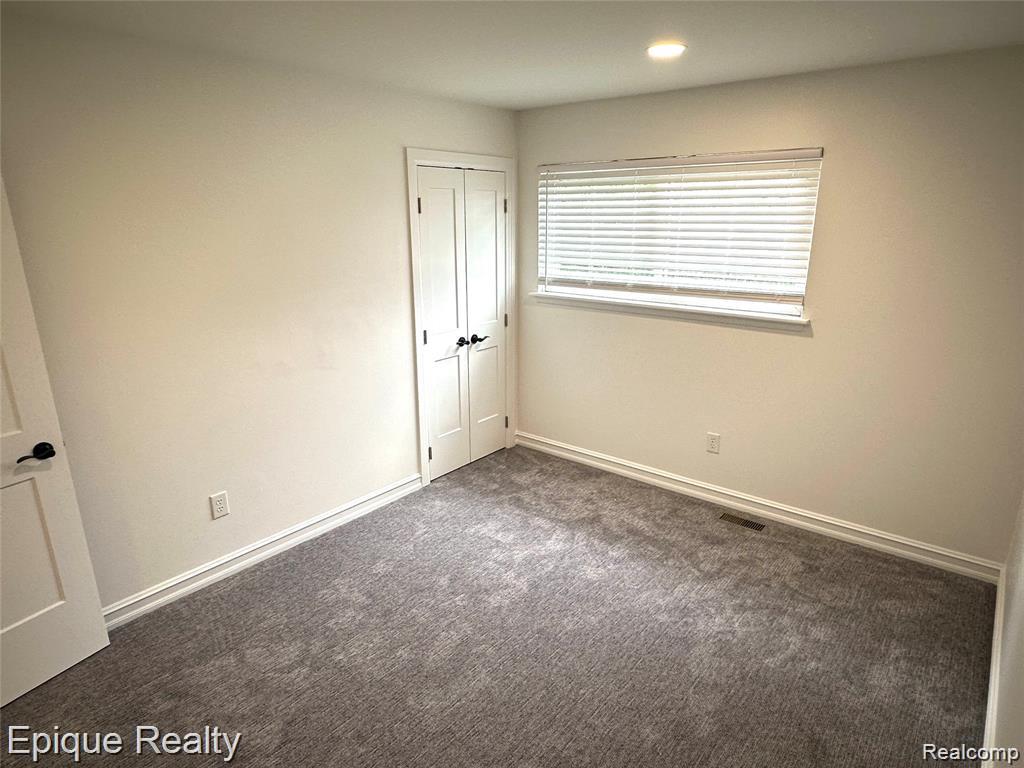 8565 Hampshire Drive, Sterling Heights, MI 48313 — Photo 12