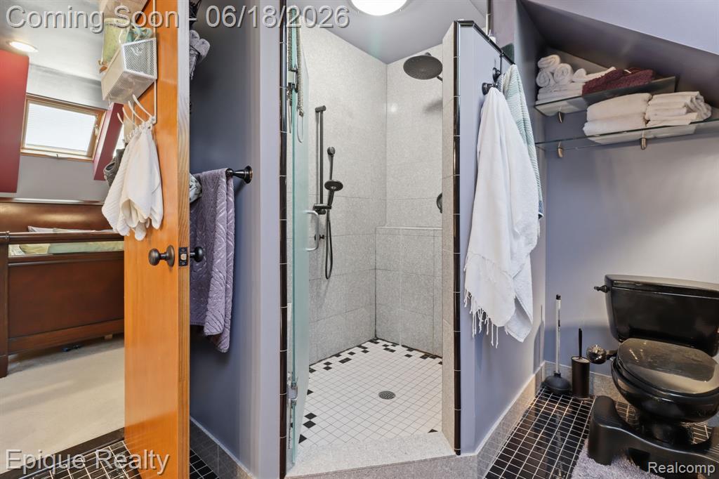 21085 Metroview Road, Farmington, MI 48335 — Photo 27