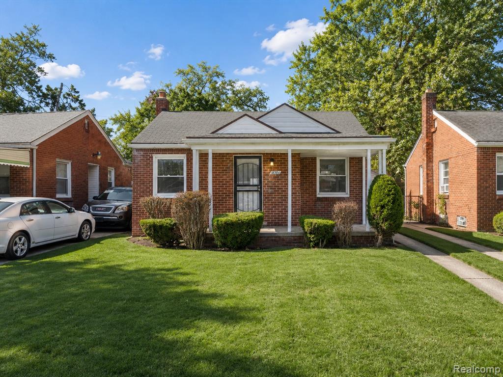 18704 Sunderland Road, Detroit, MI 48219