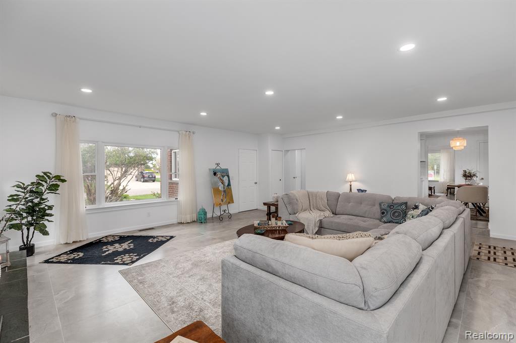 8527 METROPOLITAN Parkway, Sterling Heights, MI 48312 — Photo 16
