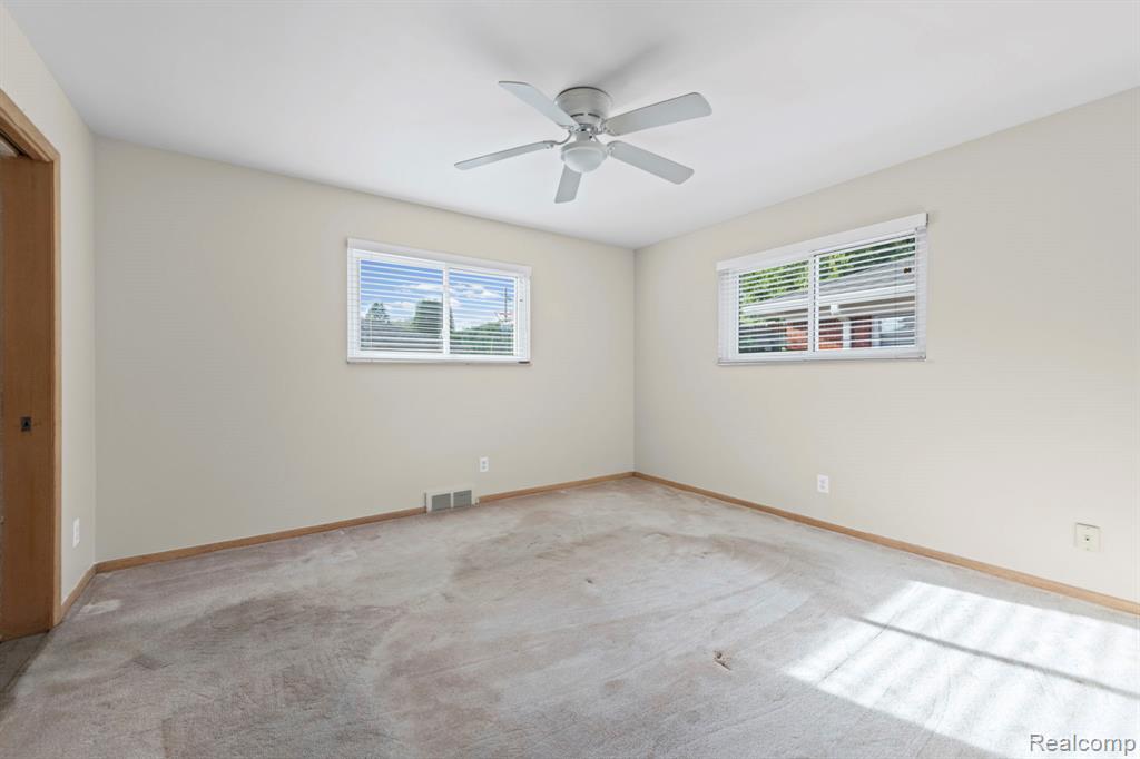 20085 Wedgewood Drive, Grosse Pointe Woods, MI 48236 — Photo 24