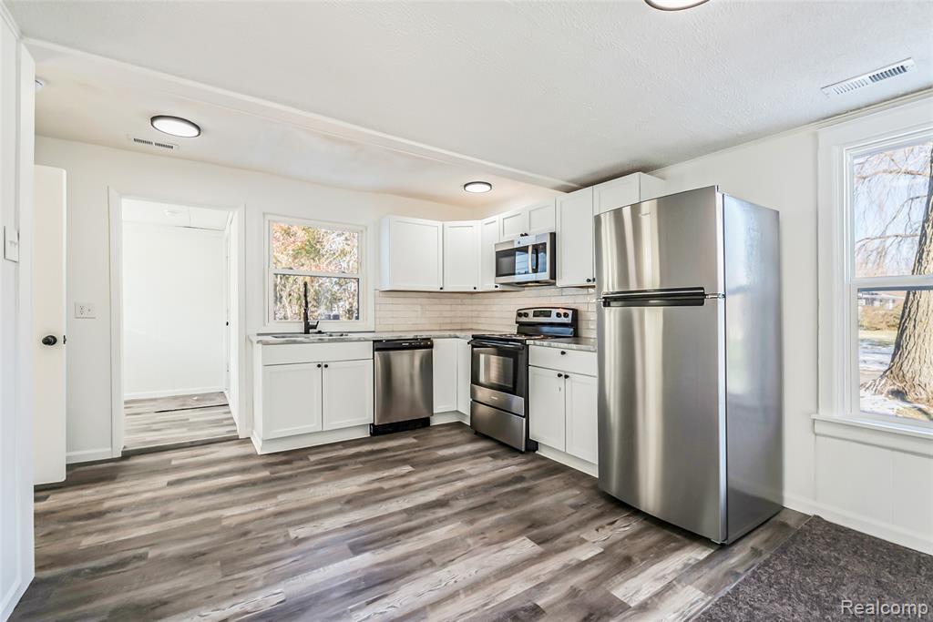 5697 Venice Road, Newport, MI 48166 — Photo 11