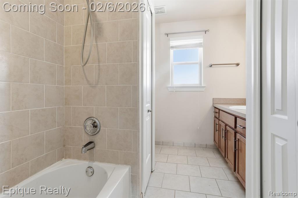 1030 Woodside Court, Oxford, MI 48371 — Photo 21
