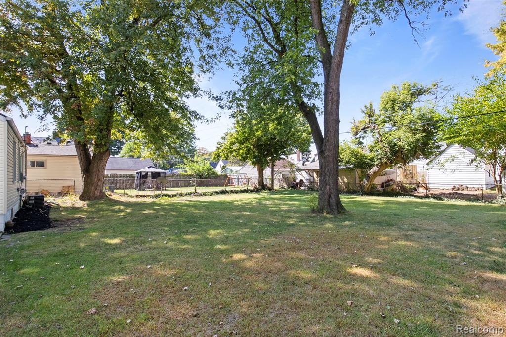 9591 Columbia, Redford, MI 48239 — Photo 4