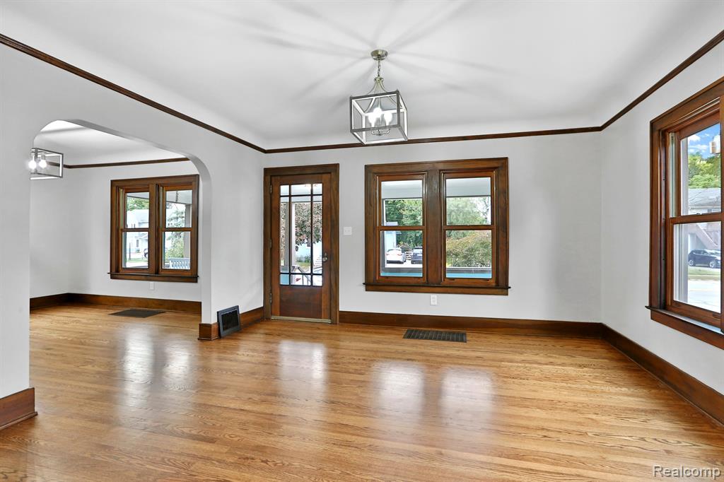 252 E ANN ARBOR Trail, Plymouth, MI 48170 — Photo 8