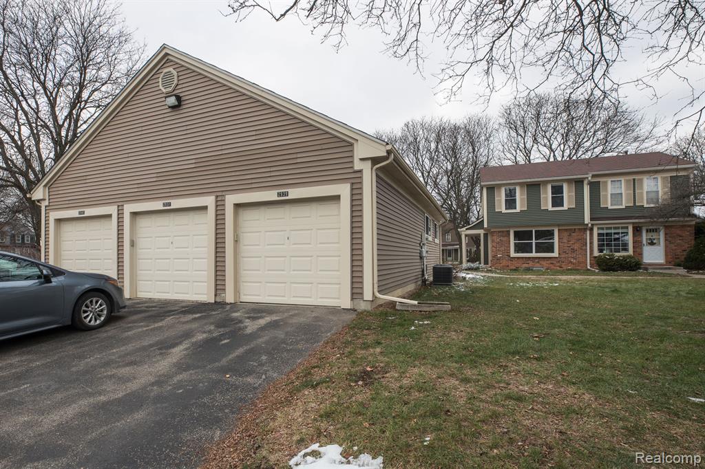2939 Whittier Court, Ann Arbor, MI 48104 — Photo 3
