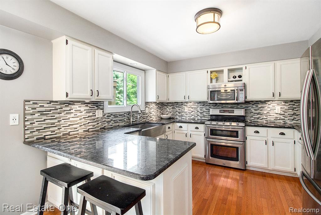 964 Abbey Lane, Milford, MI 48381 — Photo 5