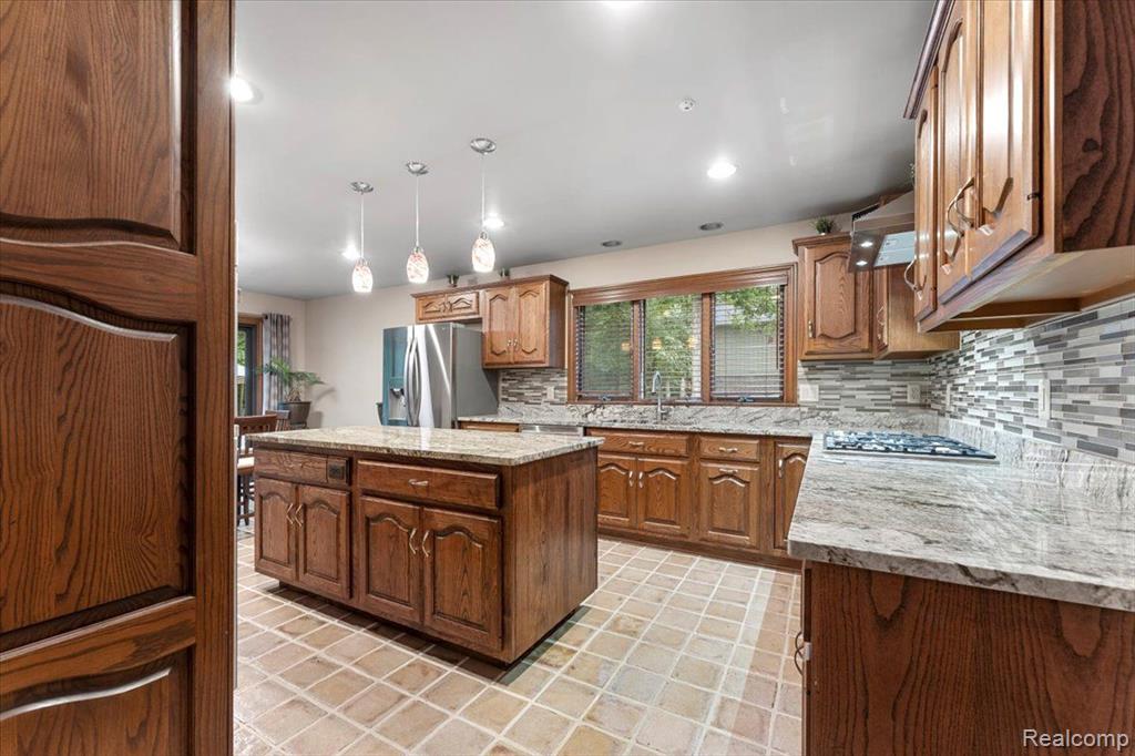 8707 VOIGT Avenue, Grosse Ile, MI 48138 — Photo 21