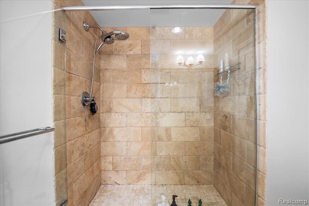 525 W LAFAYETTE Boulevard, Detroit, MI 48226 — Photo 15