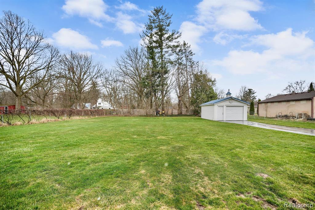 4304 Lapeer Road, Burton, MI 48509 — Photo 40