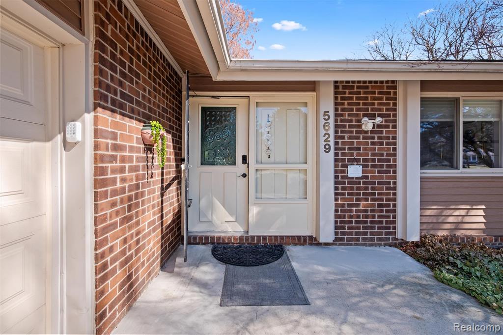 5629 Perrytown Drive, West Bloomfield, MI — Photo 3