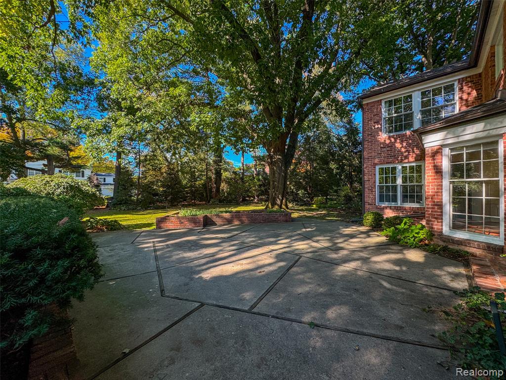 1019 N Cranbrook Road, Bloomfield, MI 48301 — Photo 37