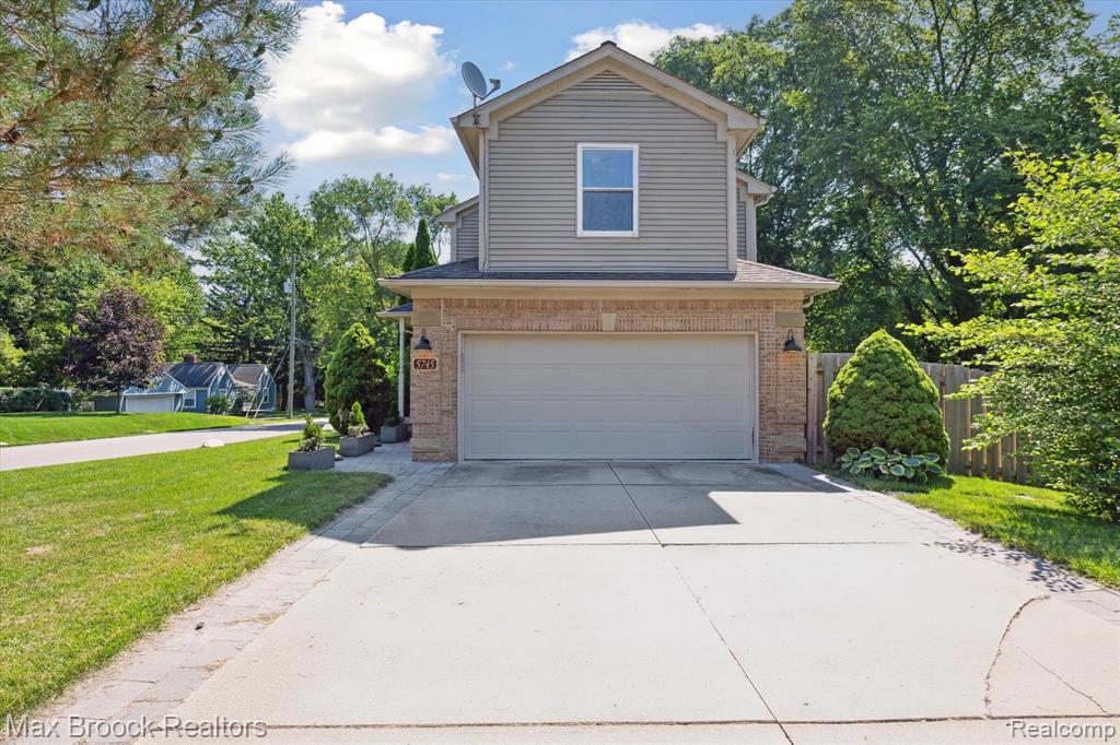 5745 Eastman Boulevard, West Bloomfield, MI 48323 — Photo 4