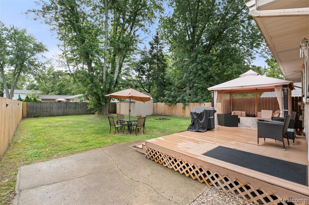 2235 Mentone Street, Wolverine Lake, MI 48390 — Photo 21