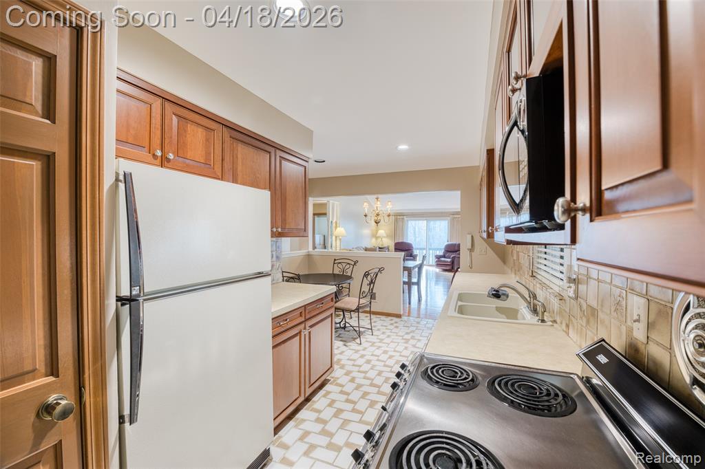 35631 Heritage Lane, Farmington, MI 48335 — Photo 9