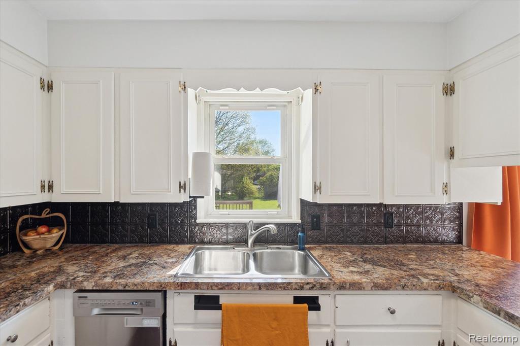 528 JAMES CONNIS Drive, Flushing, MI 48433 — Photo 13