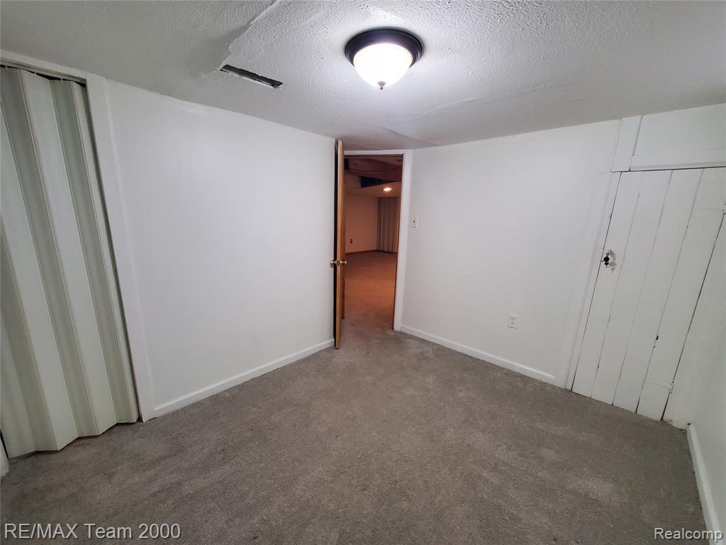 6985 N VERNON Street, Dearborn Heights, MI 48127 — Photo 23