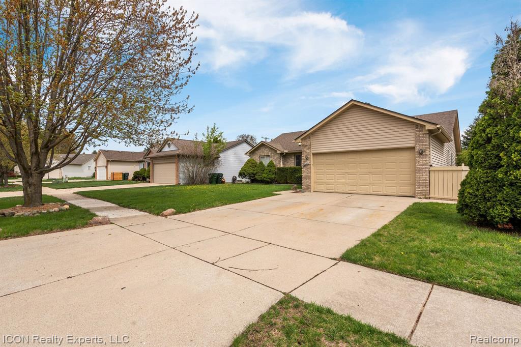 47697 BARCLAY Court, Shelby Twp, MI 48317 — Photo 3