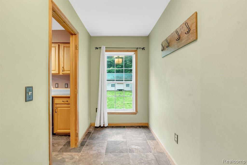 6917 CHASE LAKE Road, Fowlerville, MI 48836 — Photo 37