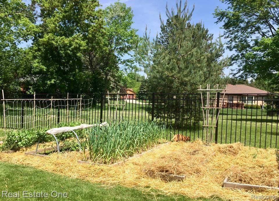 5837 FOLKSTONE Drive, Troy, MI 48085 — Photo 50