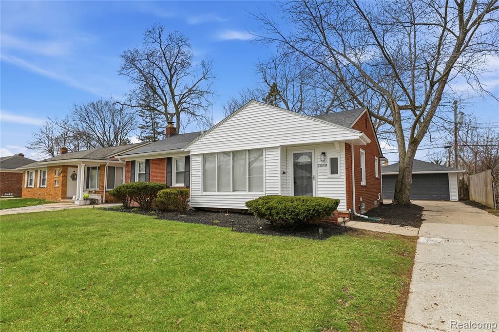 23509 Parklawn Street, Oak Park, MI 48237 — Photo 4