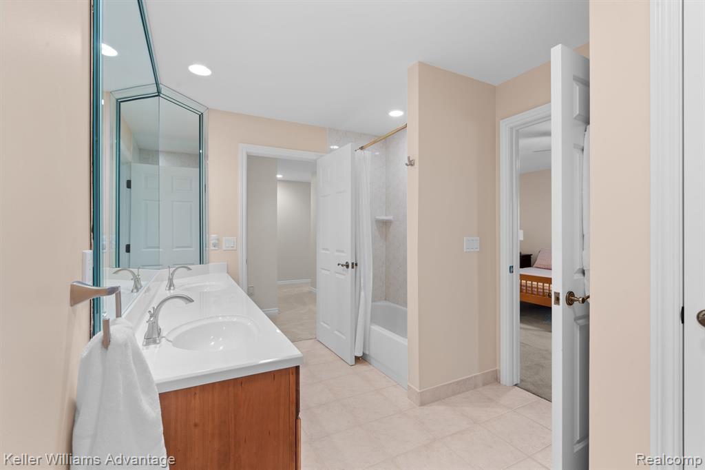 2026 HUNTERS CREEK Drive, Ypsilanti, MI 48198 — Photo 30