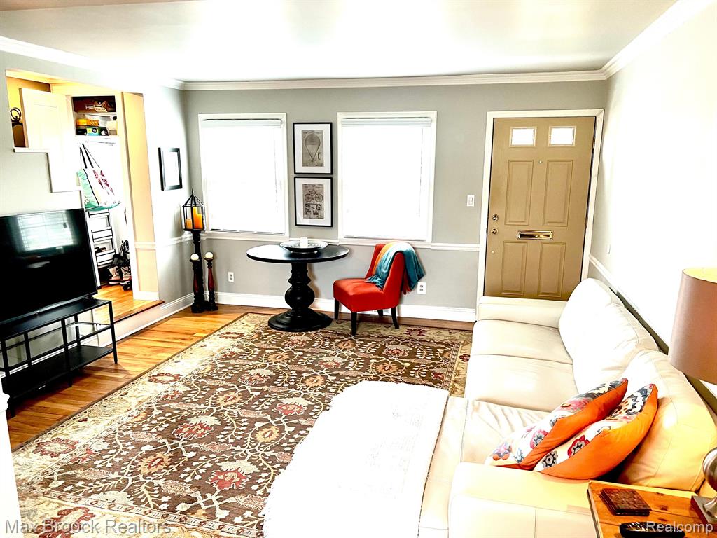 730 GRAEFIELD CT. Court, Birmingham, MI 48009 — Photo 2