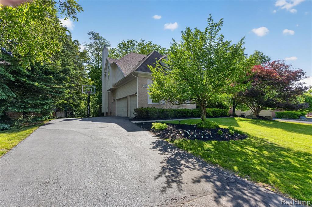 7359 Colchester Lane, West Bloomfield, MI — Photo 47