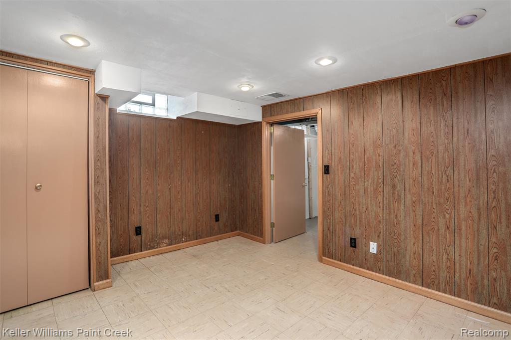 4952 Cara Court, Royal Oak, MI 48073 — Photo 12