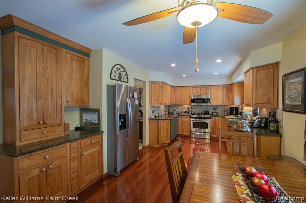 19170 Dawnshire Drive, Brownstown, MI 48193 — Photo 16
