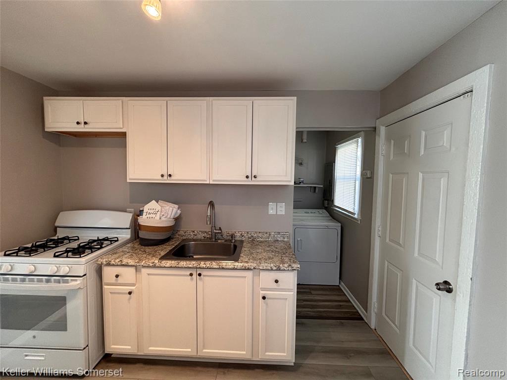 837 E Woodward Heights Boulevard, Hazel Park, MI 48030 — Photo 5