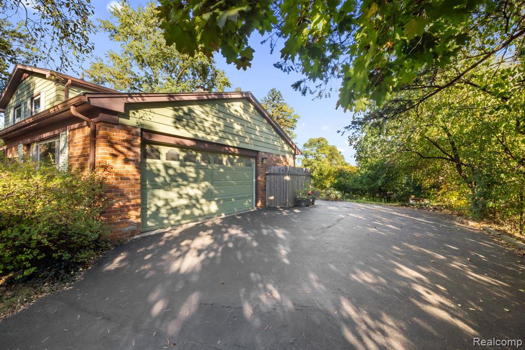 6950 Killarney Drive, Troy, MI 48098 — Photo 8
