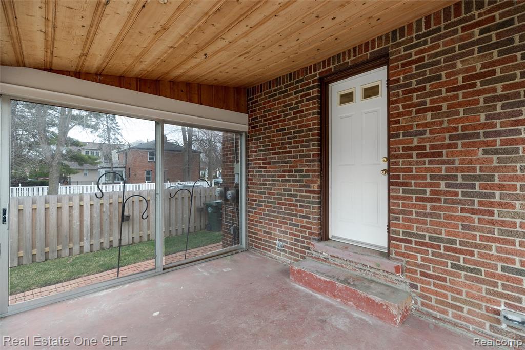1488 Roslyn Road, Grosse Pointe Woods, MI 48236 — Photo 28