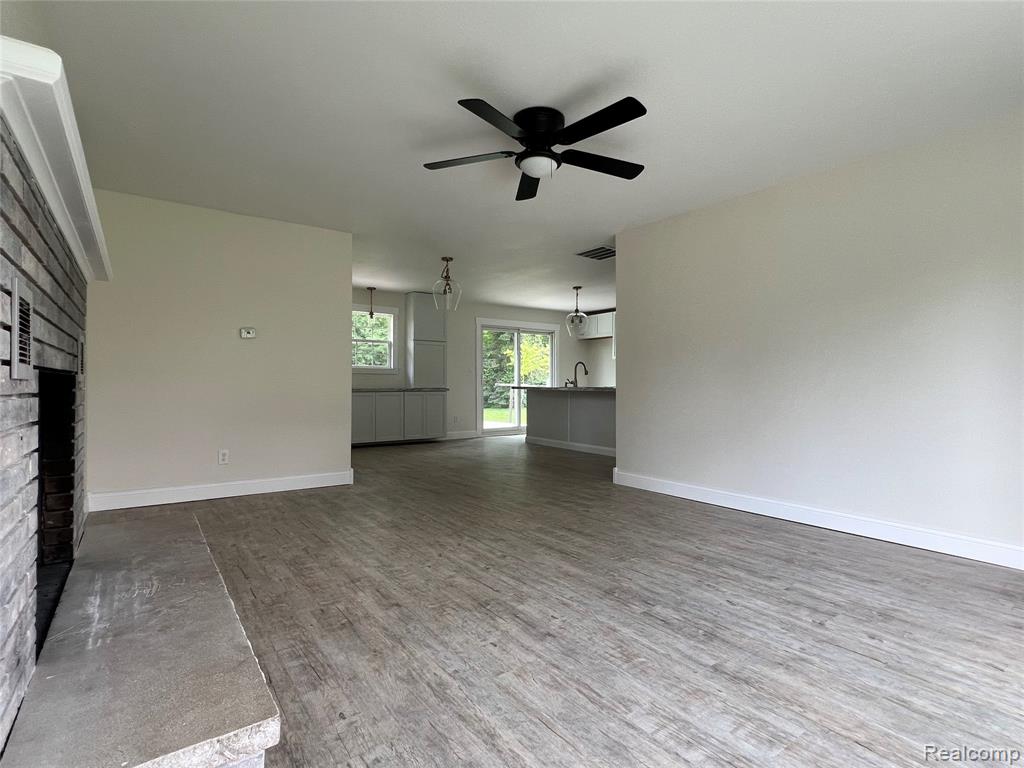 5327 E Carpenter Road, Flint, MI 48506 — Photo 11