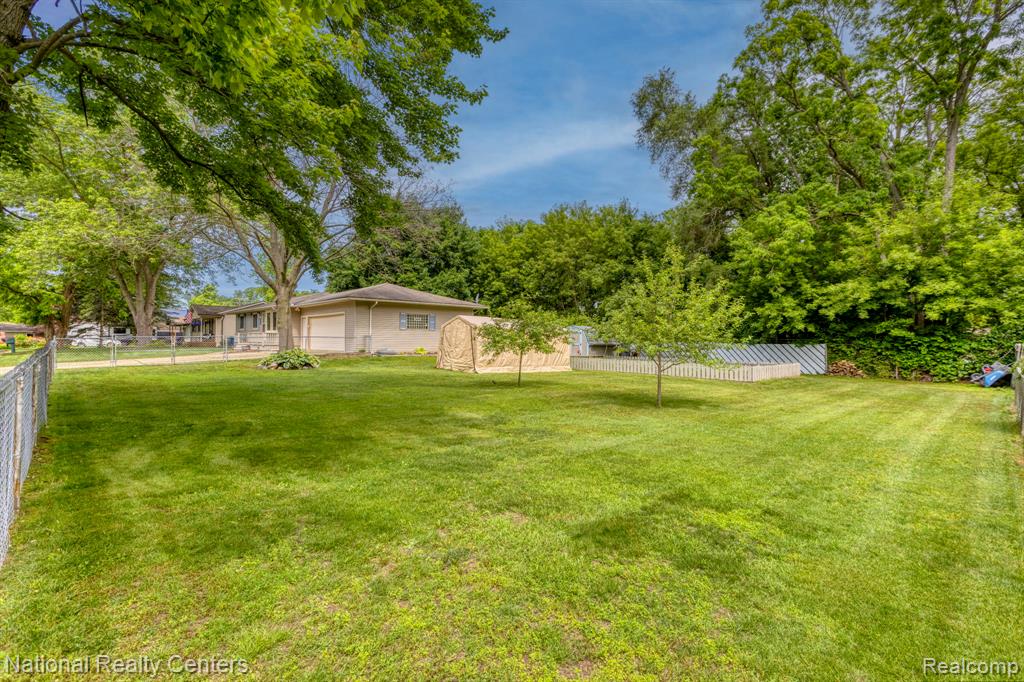 9150 Maplewood Drive, White Lake, MI — Photo 24