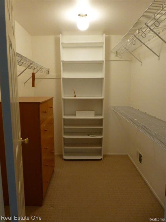 5837 FOLKSTONE Drive, Troy, MI 48085 — Photo 23