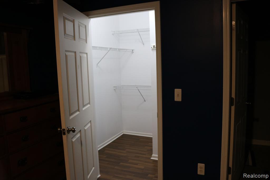 522 RED OAK, Walled Lake, MI 48390 — Photo 11