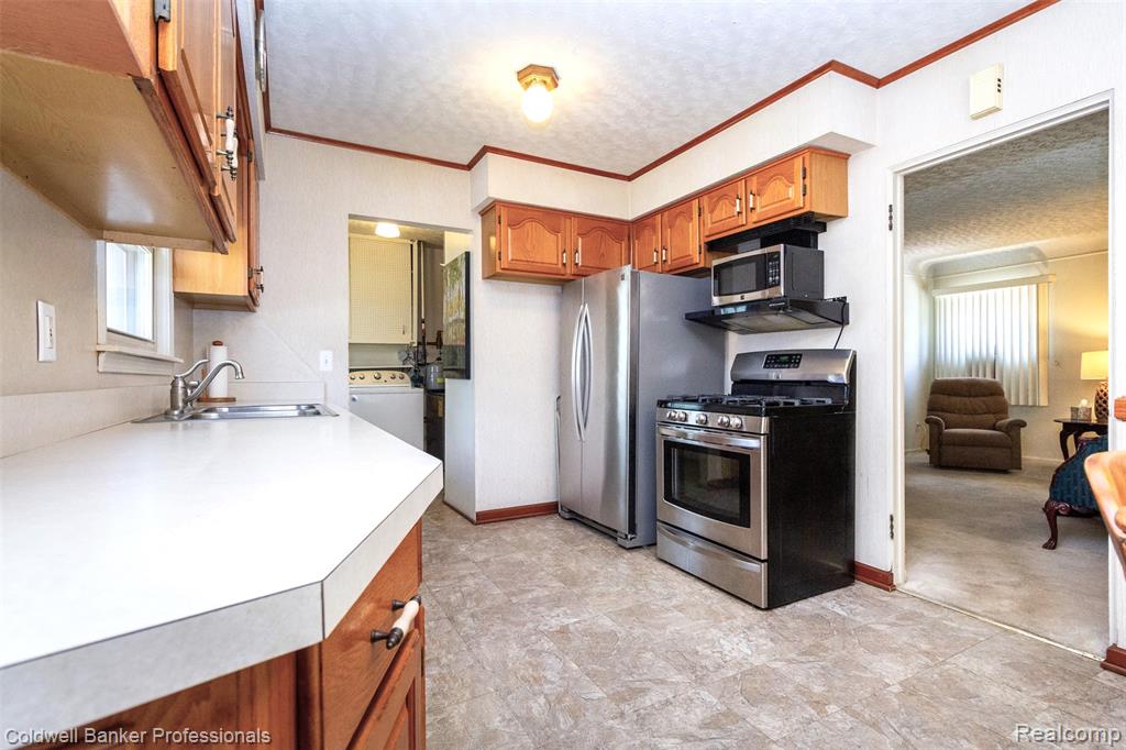 7332 N Vernon Street E, Dearborn Heights, MI 48127 — Photo 10