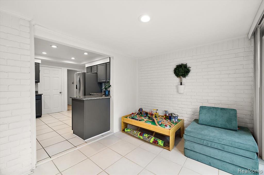 16244 Lauderdale Avenue, Beverly Hills, MI 48025 — Photo 17