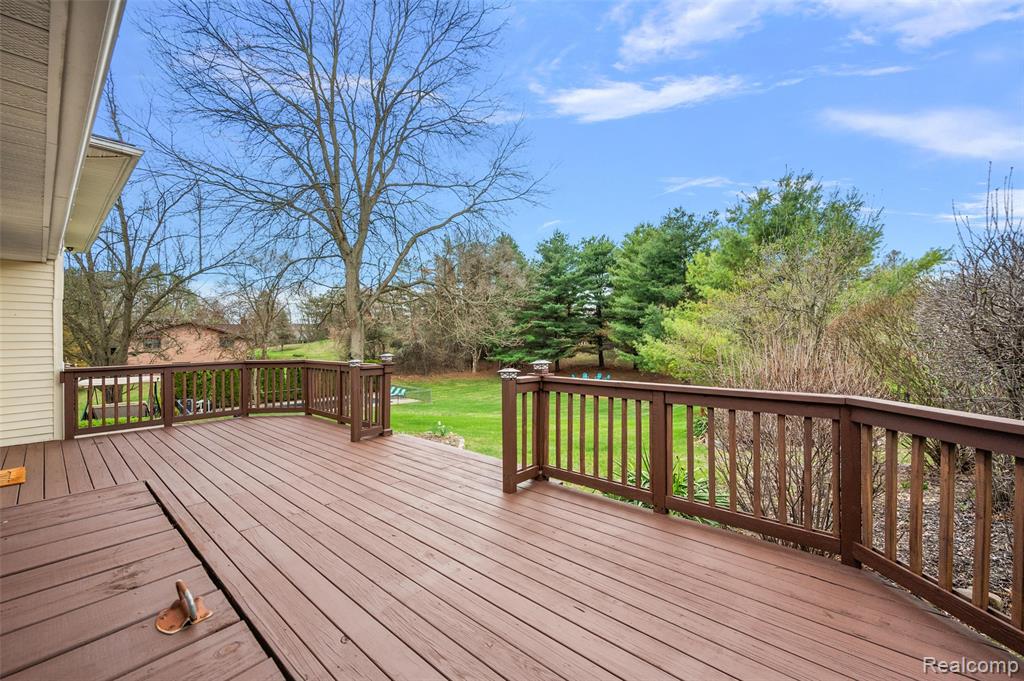 125 Cayuga Road, Lake Orion, MI 48362 — Photo 12