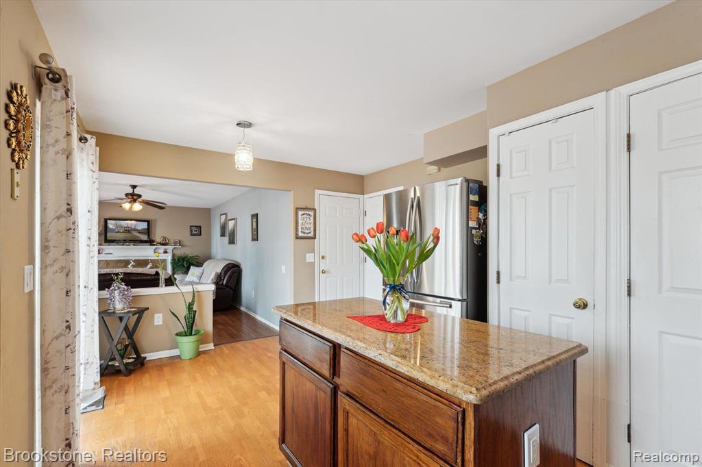465 THORNRIDGE Drive, Rochester Hills, MI 48307 — Photo 17